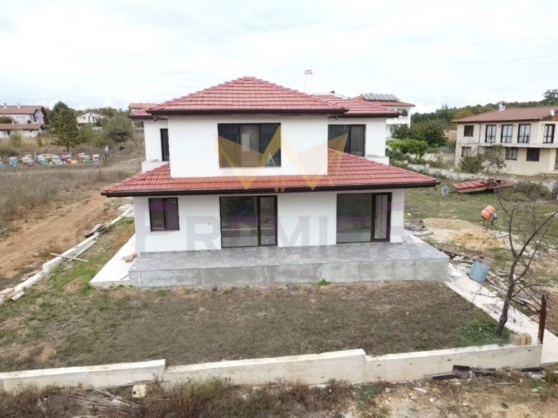 Продава КЪЩА, с. Шкорпиловци, област Варна, снимка 3 - Къщи - 52452652