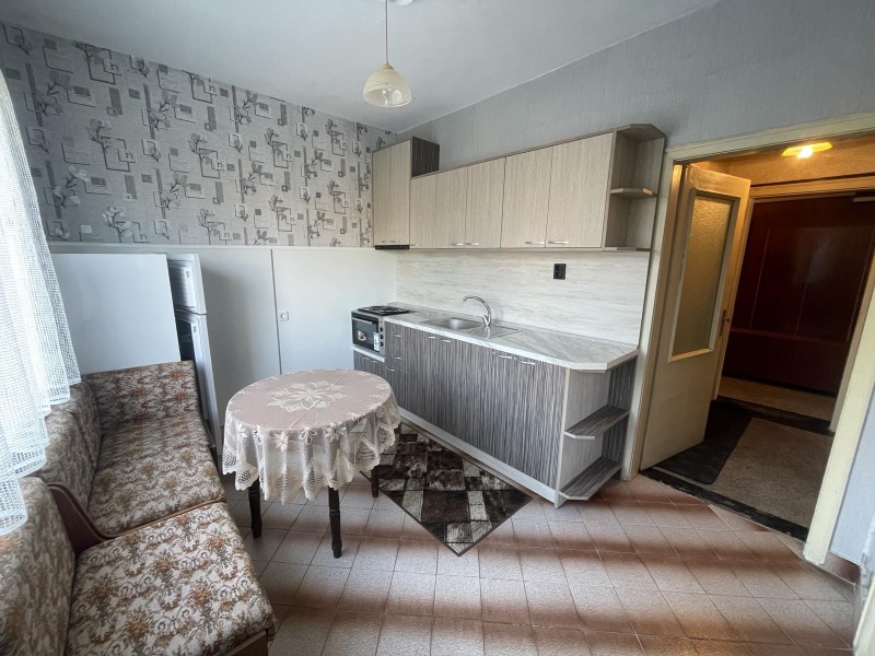 Продава 3-СТАЕН, гр. Шумен, Добруджански, снимка 2 - Апартаменти - 52803338