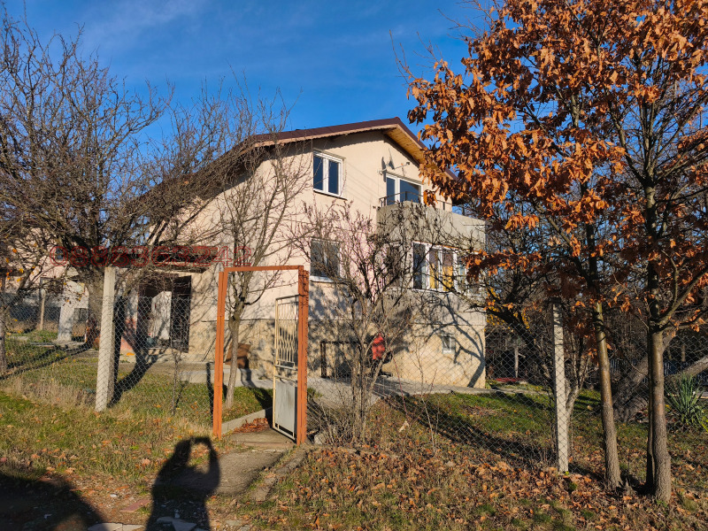 Продава КЪЩА, с. Чибаовци, област София област