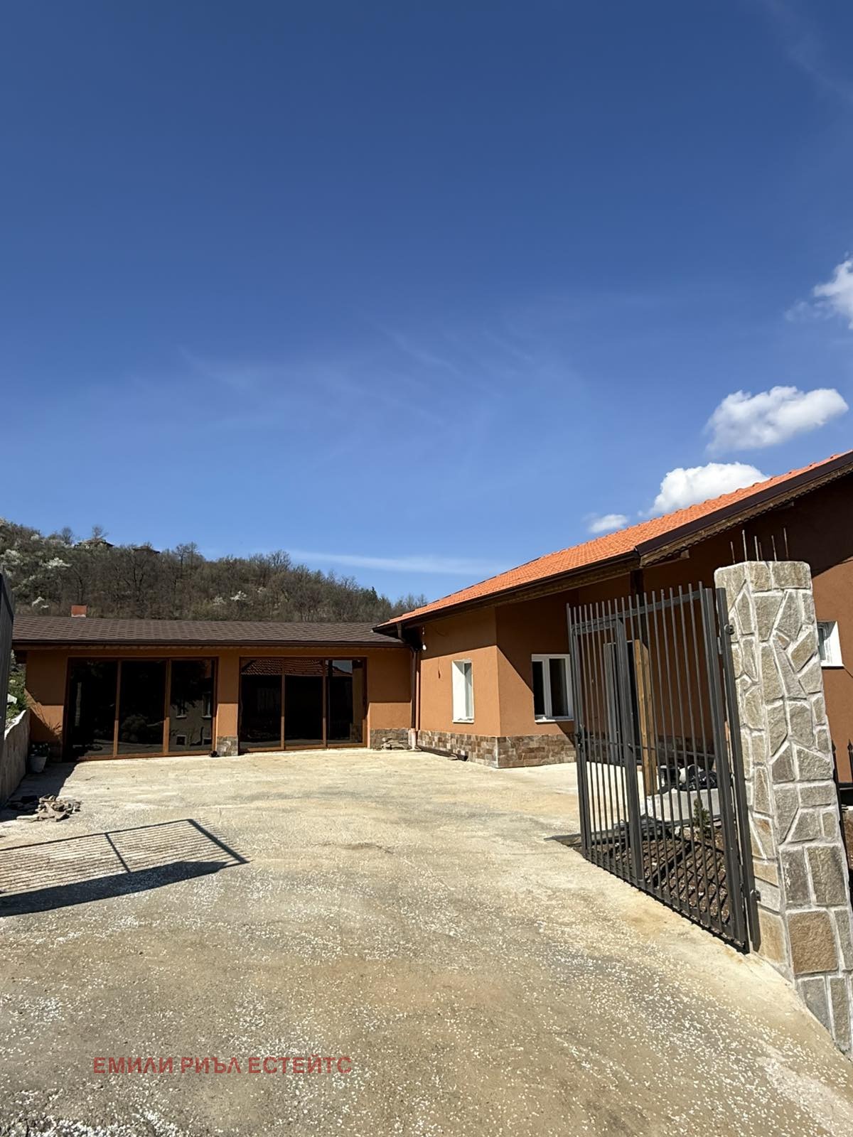 Продава КЪЩА, с. Зверино, област Враца, снимка 3 - Къщи - 54014229