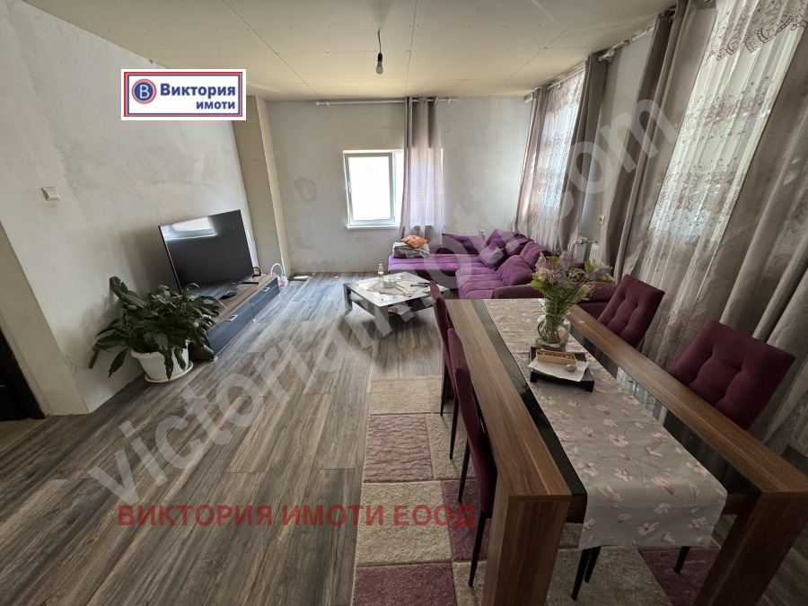 Продава КЪЩА, гр. Дебелец, област Велико Търново, снимка 2 - Къщи - 51452470
