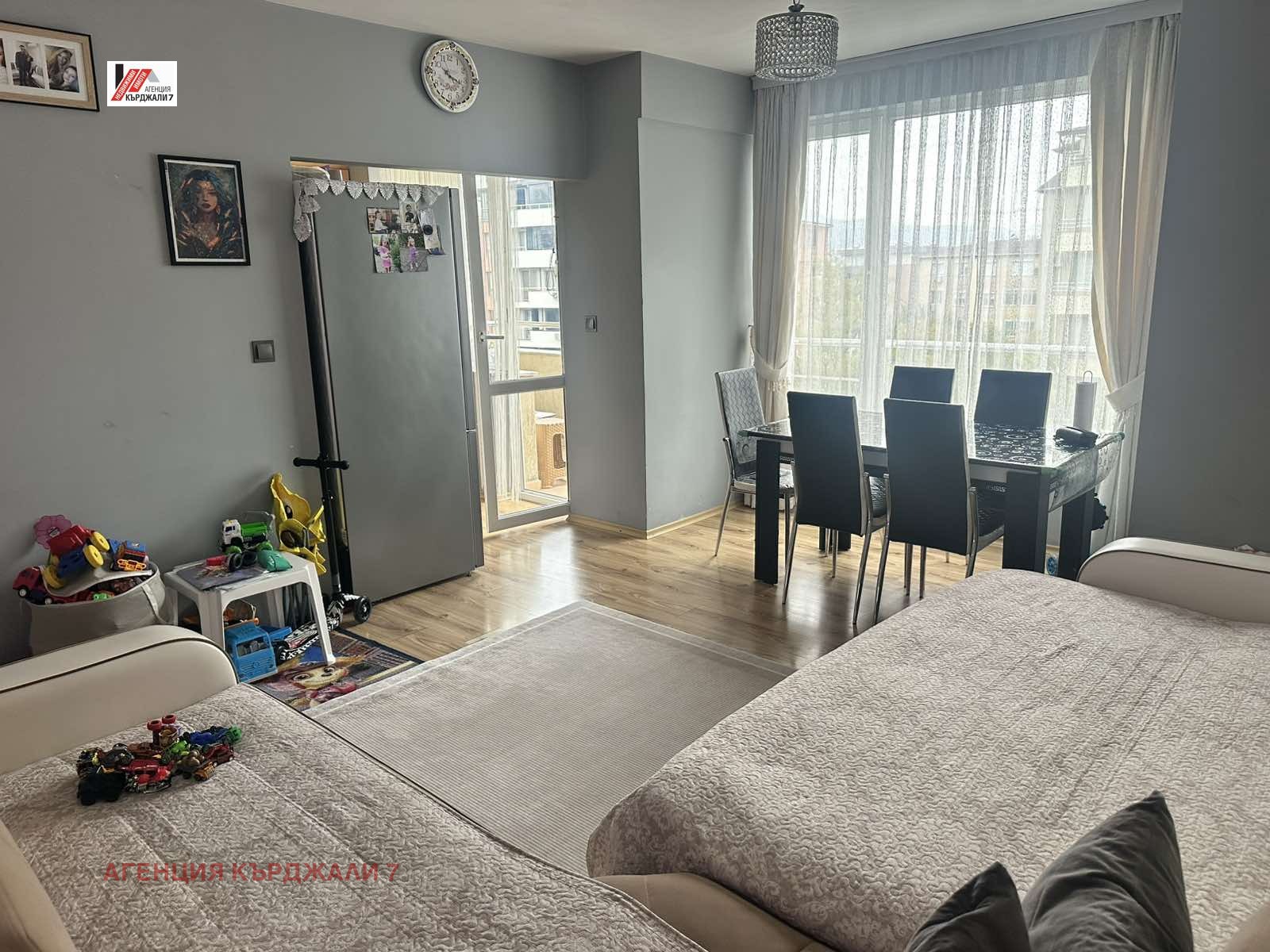 Продава 3-СТАЕН, гр. Кърджали, Възрожденци, снимка 3 - Апартаменти - 55936127