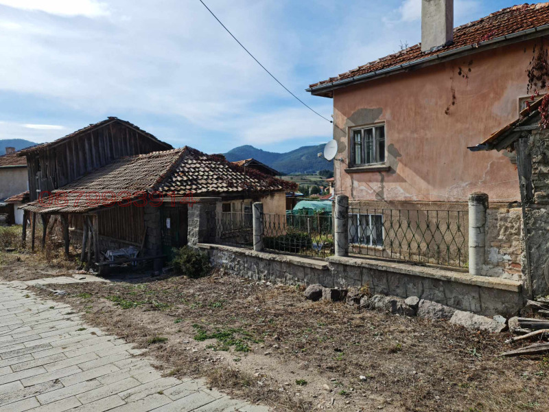 Продава КЪЩА в област Пазарджик, с. Равногор - 96 кв.м / 46 016.27 € » 90 000 лв.