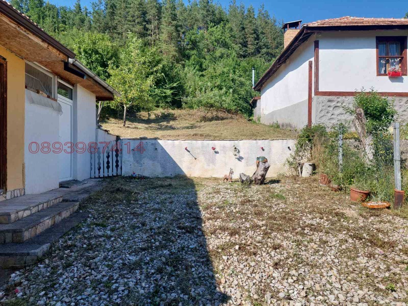 Продава КЪЩА, с. Лобош, област Перник, снимка 3 - Къщи - 52962803