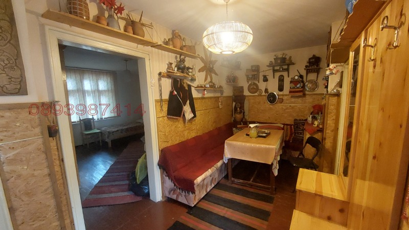 Продава КЪЩА, с. Лобош, област Перник, снимка 11 - Къщи - 52962803