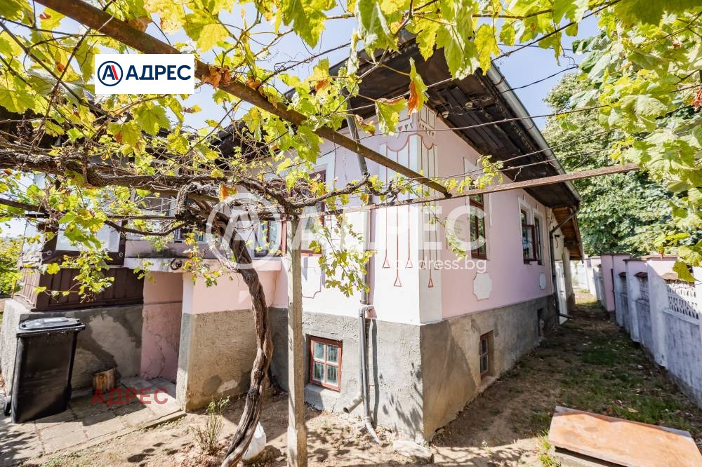 Продава КЪЩА, гр. Долни чифлик, област Варна, снимка 2 - Къщи - 56001816