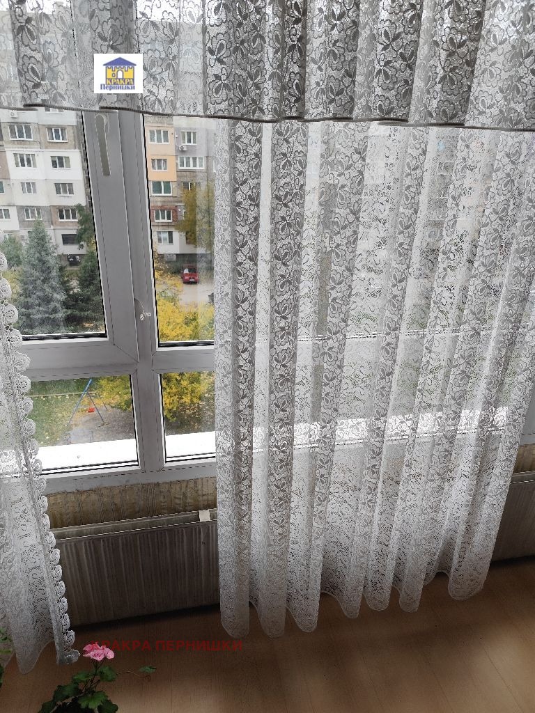 Продава 3-СТАЕН, гр. Перник, Изток, снимка 3 - Апартаменти - 52599653