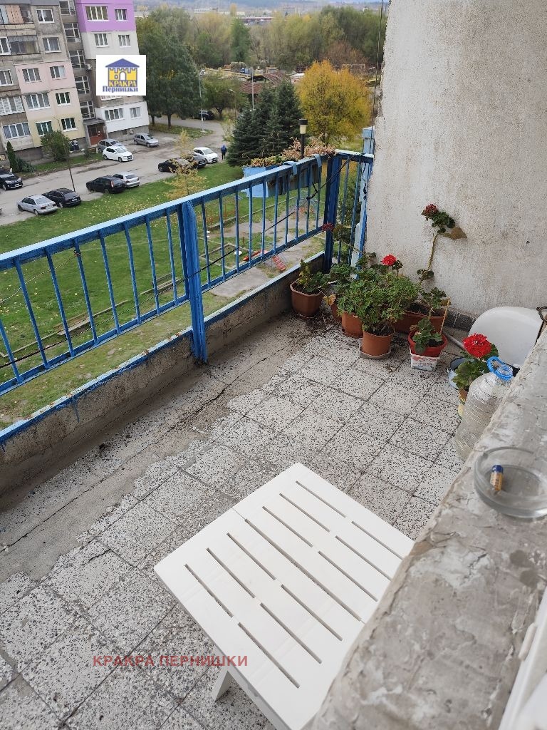 Продава 3-СТАЕН, гр. Перник, Изток, снимка 4 - Апартаменти - 52599653