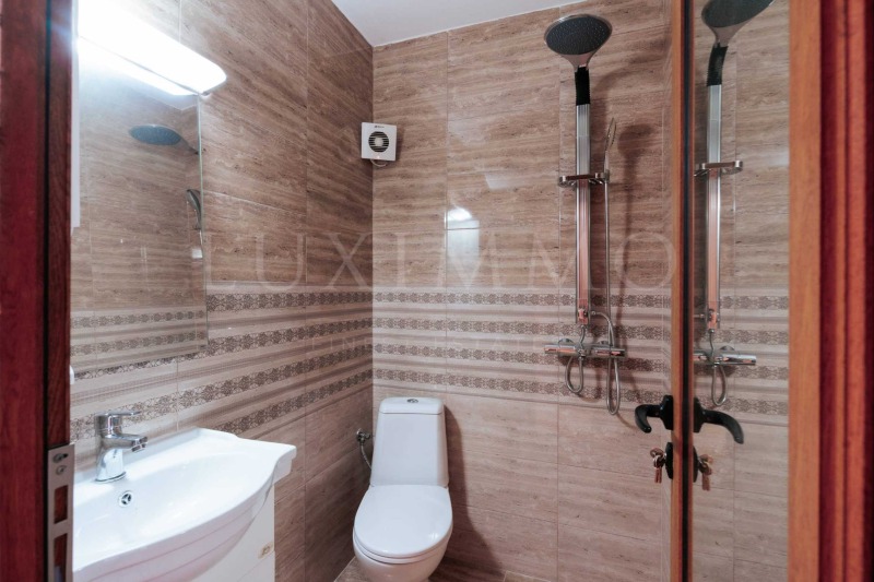 De vânzare  3 dormitoare Burgas , Țentâr , 154 mp | 48818469 - imagine [17]