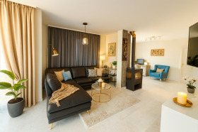 МНОГОСТАЕН, 204 m2