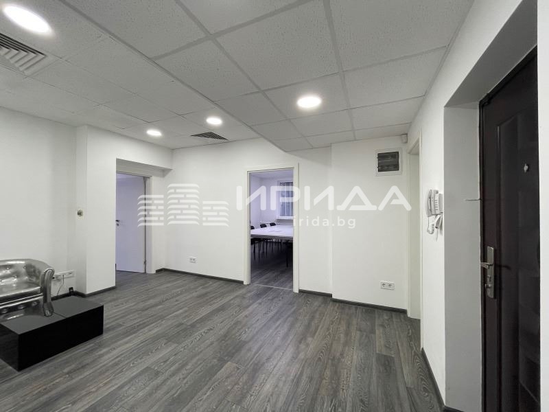 Продава 4-СТАЕН, гр. София, Оборище, снимка 2 - Апартаменти - 53819751