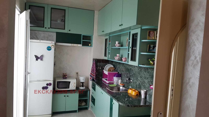 Продава  4-стаен град Шумен , 5-ти полк , 130 кв.м | 12035302 - изображение [6]