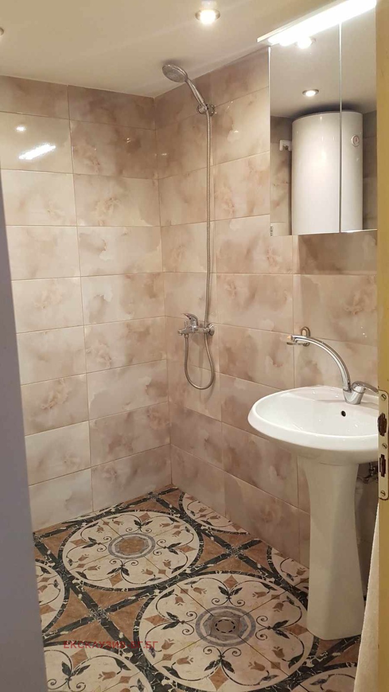 Продава  4-стаен град Шумен , 5-ти полк , 130 кв.м | 12035302 - изображение [7]