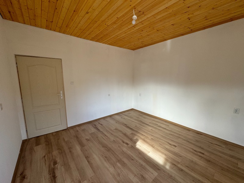 Продава КЪЩА, с. Змеево, област Добрич, снимка 7 - Къщи - 53182885