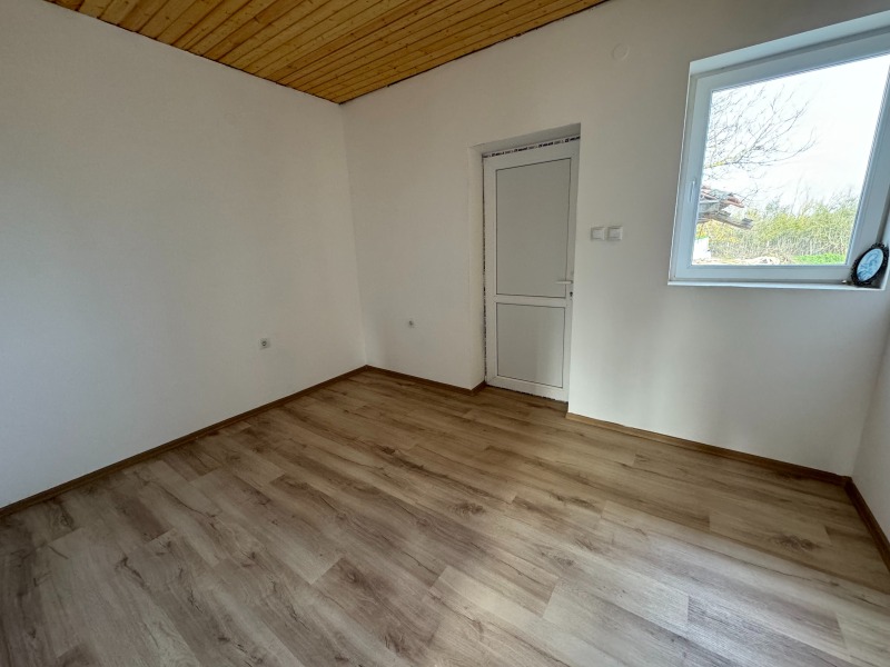 Продава КЪЩА, с. Змеево, област Добрич, снимка 5 - Къщи - 53182885