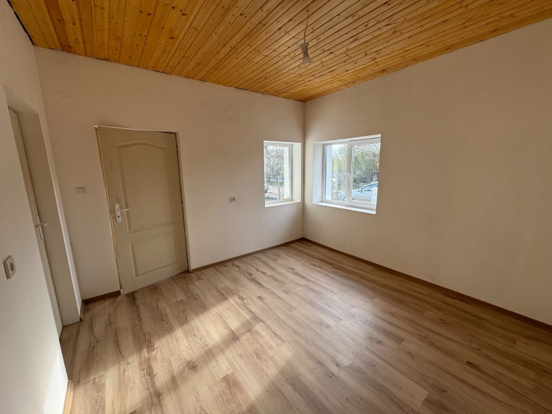 Продава КЪЩА, с. Змеево, област Добрич, снимка 4 - Къщи - 53182885