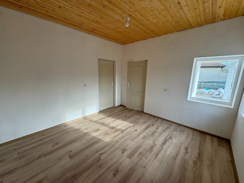 Продава КЪЩА, с. Змеево, област Добрич, снимка 3 - Къщи - 53182885