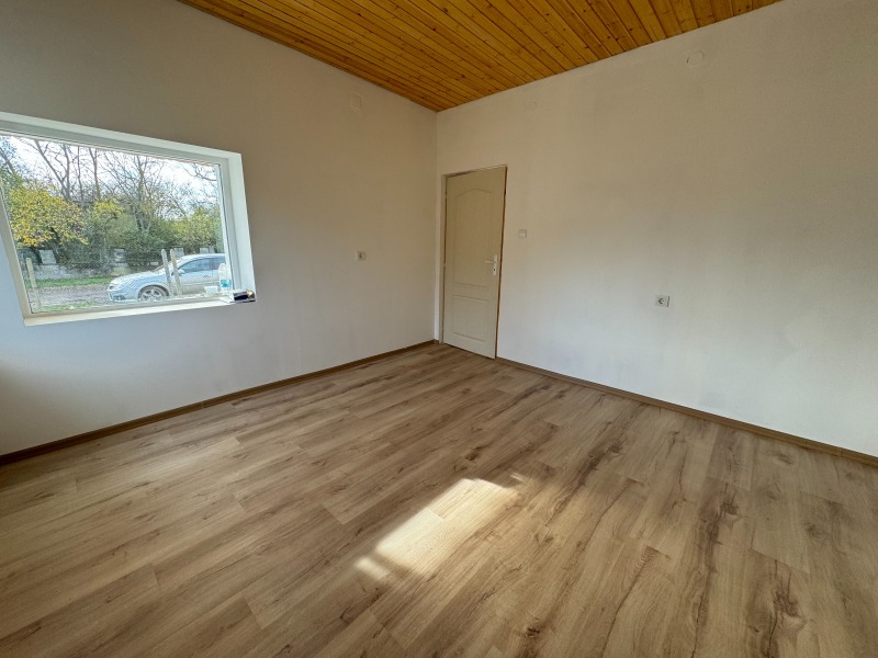 Продава КЪЩА, с. Змеево, област Добрич, снимка 8 - Къщи - 53182885