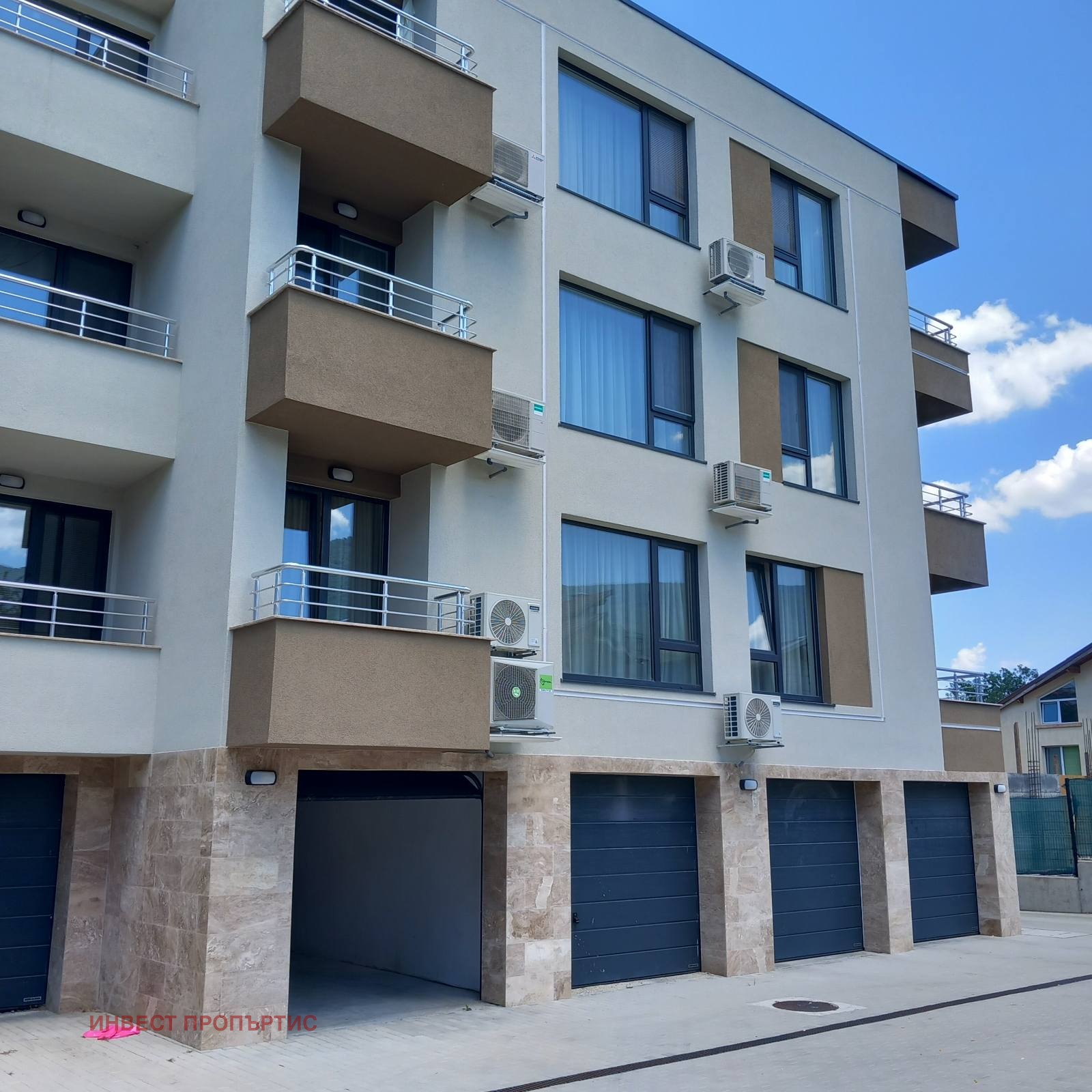 Продава ГАРАЖ, ПАРКОМЯСТО, гр. София, Карпузица