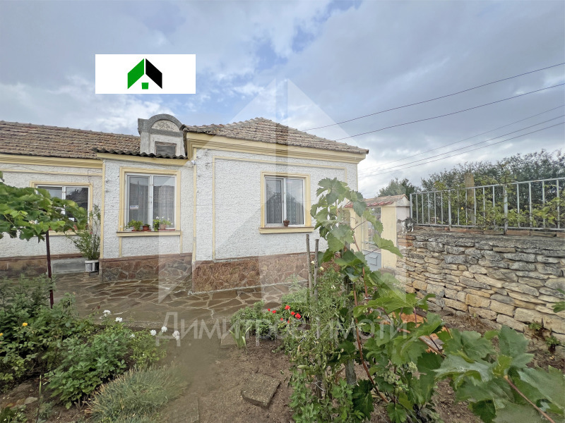 Продава КЪЩА, област Шумен, гр. Нови пазар • 48000 € • 58872193 — Holmes.bg