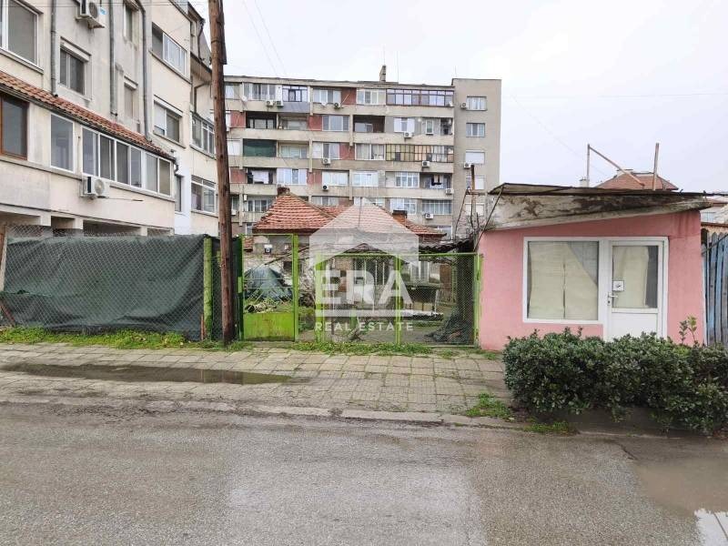 Продава КЪЩА, гр. Ямбол, Център, снимка 2 - Къщи - 53399632