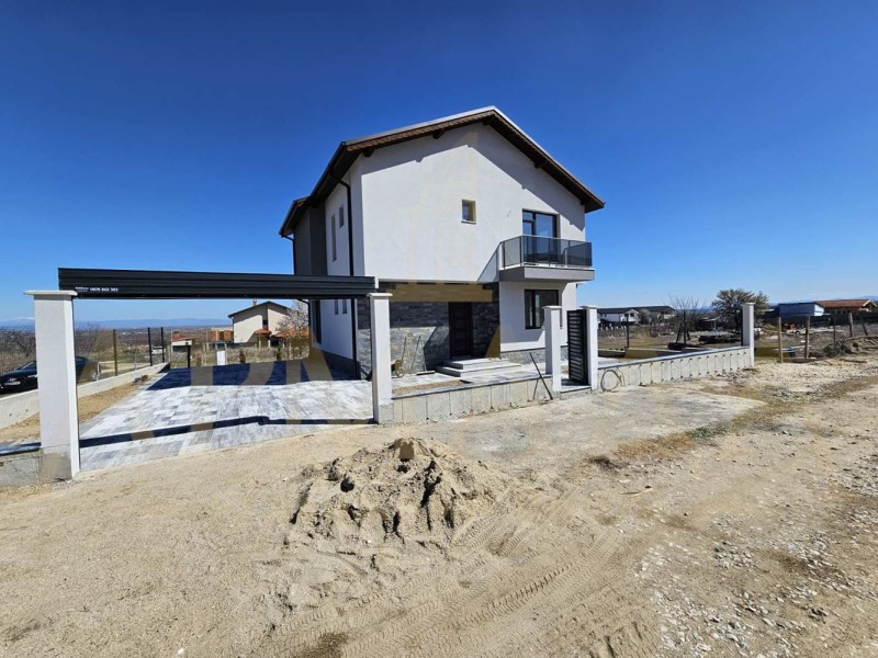 Продава  Къща, област Пловдив, с. Брестник •  279 999 EUR • ID 85513030 — holmes.bg - [1] 