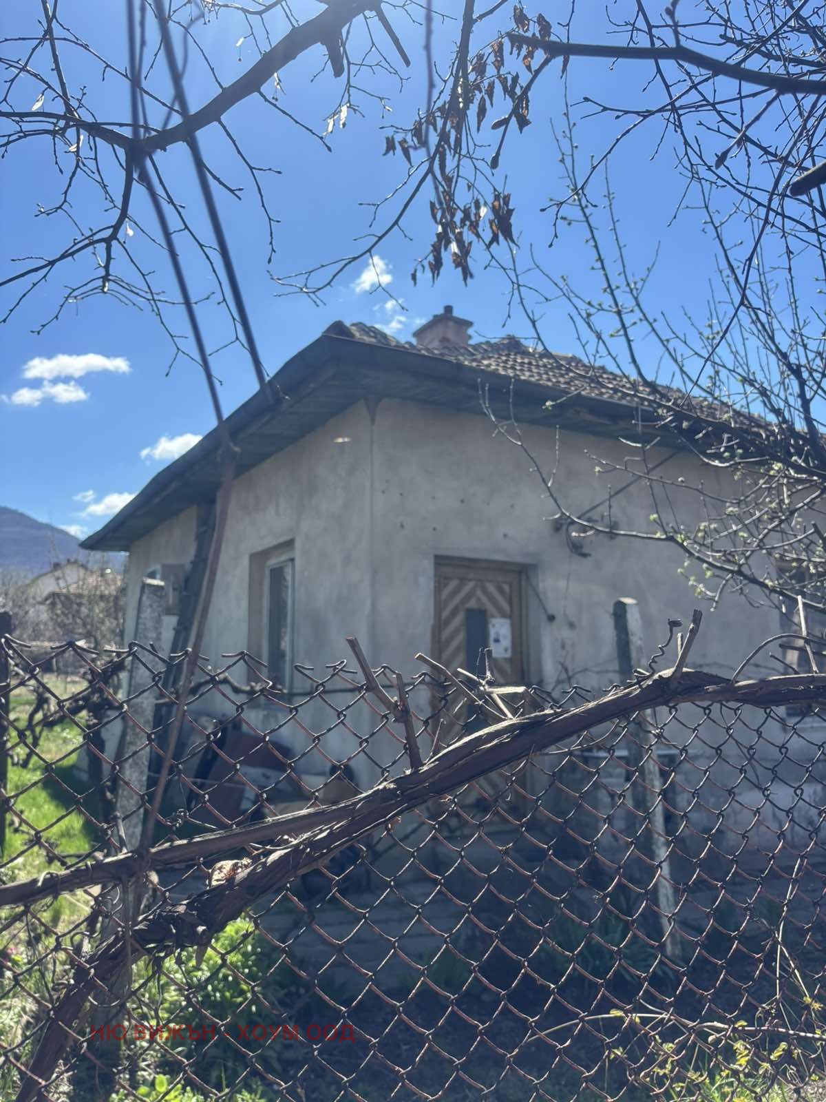 Продава КЪЩА, с. Жиленци, област Кюстендил
