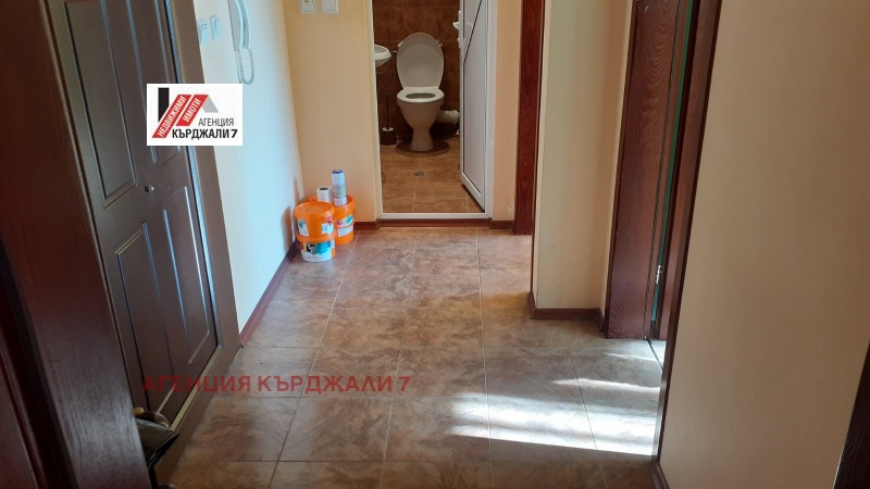 Продава 3-СТАЕН, гр. Кърджали, Възрожденци, снимка 1 - Aпартаменти - 48947233