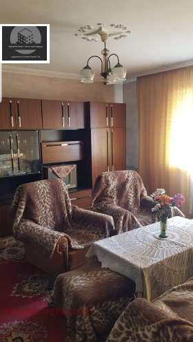 Продажба на четеристайни апартаменти в град Кюстендил - изображение 1 