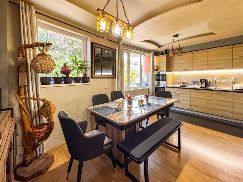 Продава  3-стаен град Бургас , Сарафово , 129 кв.м | 71623822