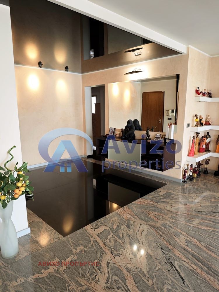Продава 4-СТАЕН, гр. София, Лозенец, снимка 2 - Апартаменти - 54146834