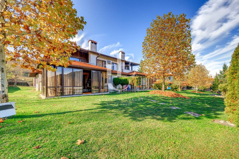 Продава КЪЩА, област Ловеч, с. Орешак • 460000 € / 899681.80 лв. • 28805844 1