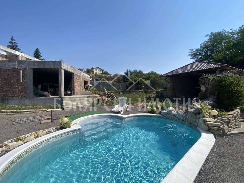 Till salu  Hus region Veliko Tarnovo , Ledenik , 300 kvm | 68350571
