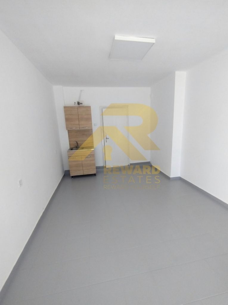 In vendita  Negozio Pernik , Dimova mahala , 28 mq | 38484878