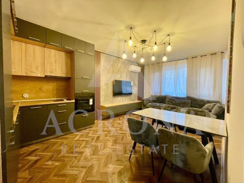 In vendita  2 camere da letto Plovdiv , Hristo Smirnenski , 70 mq | 51723242