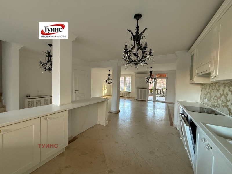 Продава КЪЩА, гр. Пловдив, Кършияка, снимка 3 - Къщи - 52537691