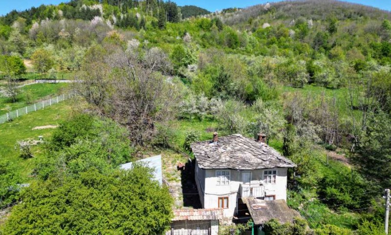 Продава КЪЩА в област Ловеч, гр. Априлци - 104 кв.м / 65 000 € » 127 128.95 лв., СУПРИММО ОФИСИ В СТРАНАТА