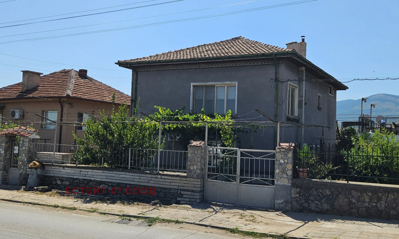 À venda  Casa região Plovdiv , Parvenec , 180 m² | 93876043