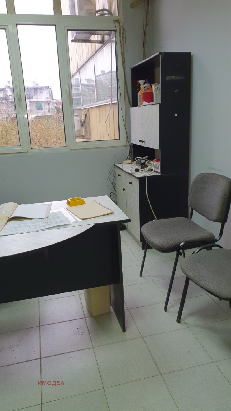 Продава ПРОМ. ПОМЕЩЕНИЕ в град Велико Търново, Бузлуджа - 967 кв.м / 230 000 € » 449 840.90 лв., ИМОДЕА