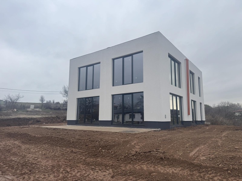 Продава КЪЩА, с. Хераково, област София област