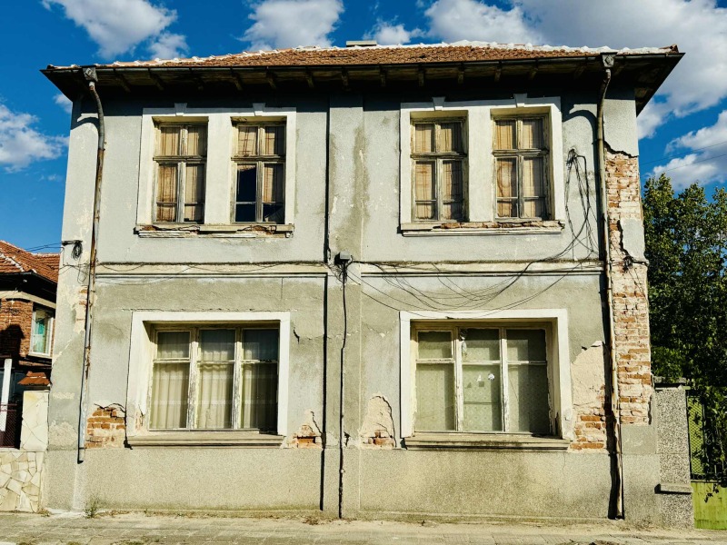 Продава  Къща област Пловдив , гр. Брезово , 130 кв.м | 43592512