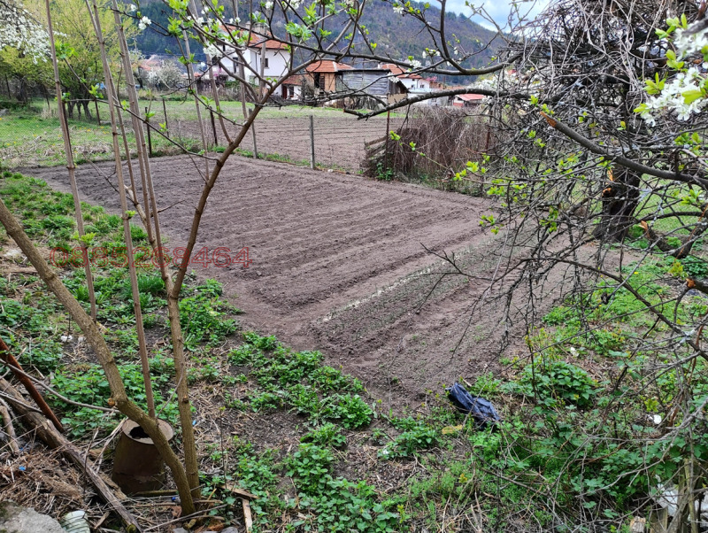 Продава КЪЩА, с. Радуил, област София област, снимка 8 - Къщи - 52781761