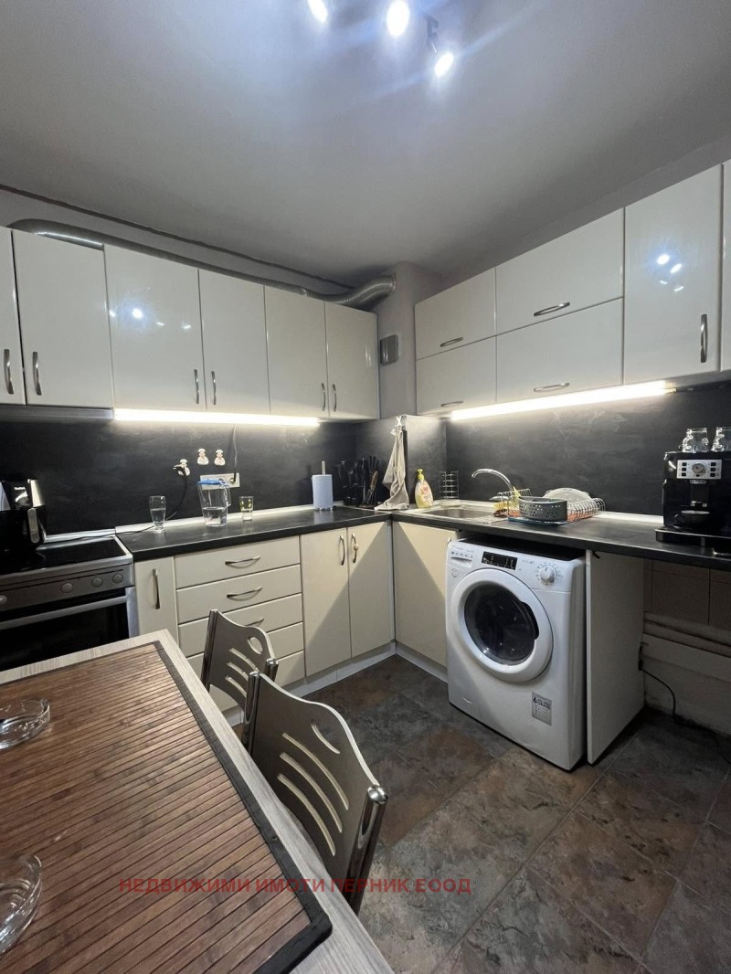 Продава  3-стаен област Перник , гр. Радомир , 84 кв.м | 59090174