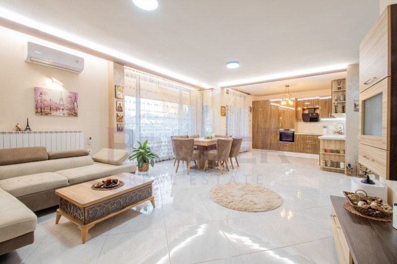 Till salu  3 sovrum Sofia , Knjajevo , 200 kvm | 57551344