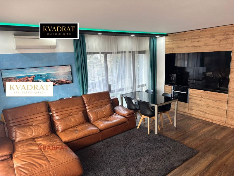 Продава 3-СТАЕН в град Варна, м-т Пчелина - 105 кв.м / 205 000 € » 400 945.15 лв., КВАДРАТ