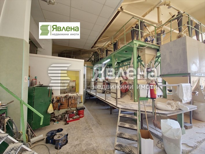 Продава ПРОМ. ПОМЕЩЕНИЕ, гр. Луковит, област Ловеч, снимка 2 - Производствени сгради - 52764130