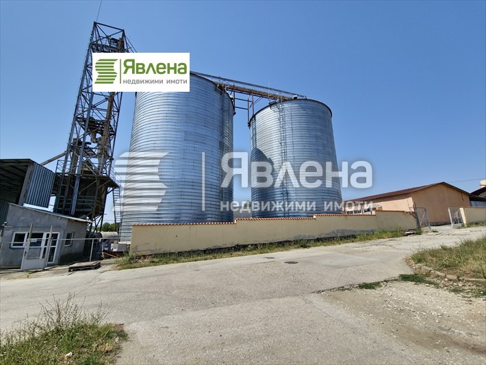 Продава ПРОМ. ПОМЕЩЕНИЕ, гр. Луковит, област Ловеч