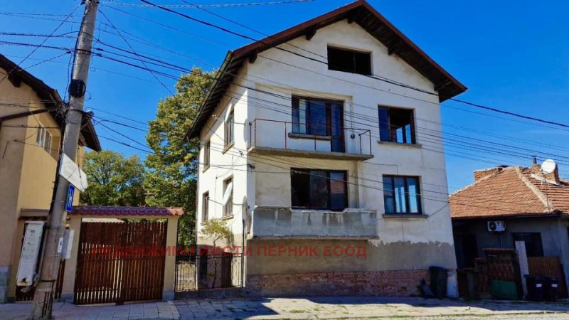 Продава  Къща град Перник , Ралица , 255 кв.м | 43106192