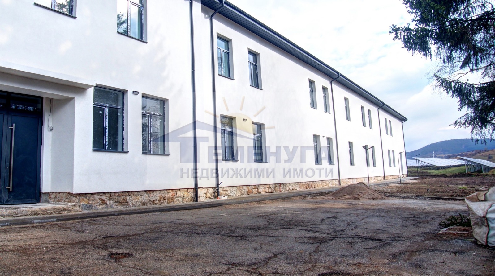 Продава БИЗНЕС ИМОТ, гр. Брезник, област Перник, снимка 2 - Други - 53767617