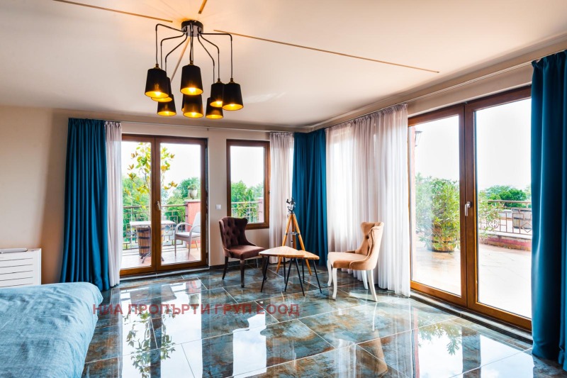 De vânzare  3+ dormitor Burgas , Țentâr , 337 mp | 14620303 - imagine [6]